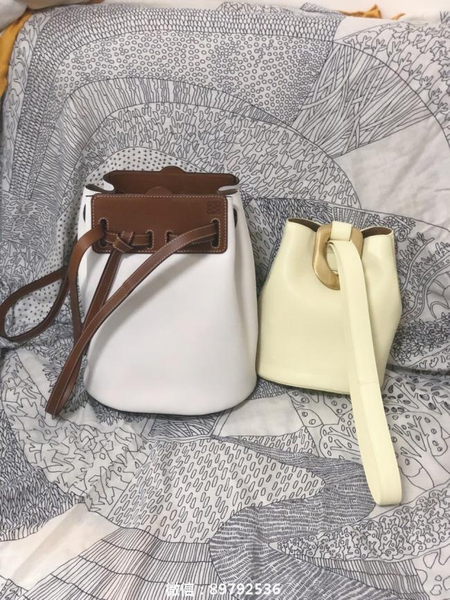 今年最喜歡的兩個包包 今年最喜歡的兩個tote bag，左邊是Loewe