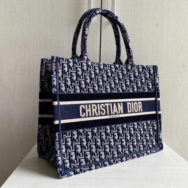 dior book tote#复古天鹅绒包包可能会占领2020秋冬