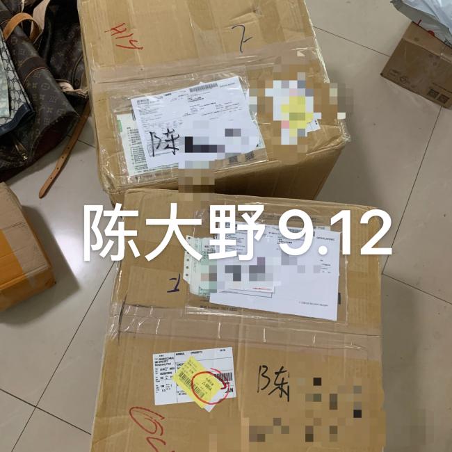 中古包拆箱,杂乱无章的拆箱