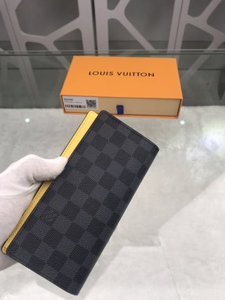 LV新版Damier Graphite Brazza钱夹，明亮蓝色格纹款式