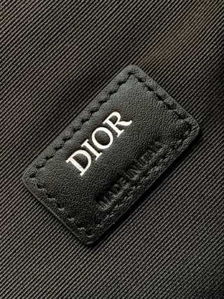 Dior Hit the Road 单肩包：2023秋季新款，CD Diamond 帆布，时尚实用款式