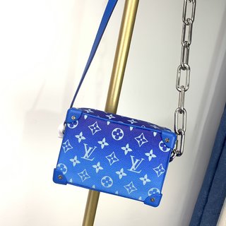 LV M68906 蓝色MINI SOFT TRUNK 手袋，古铜链带，复古五金