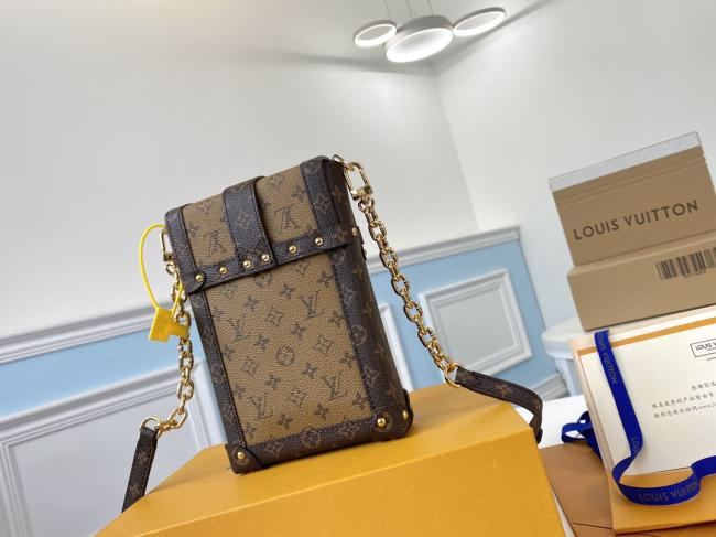 LV M67873 Trunk Vertical 链条包，Monogram帆布，S形锁扣，旅行箱元素