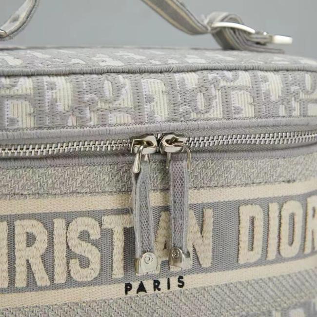 Dior迪奥M1278经典刺绣Oblique化妆包，高雅独特设计