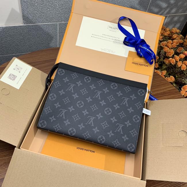 LV M61692 Monogram Eclipse 黑花 Pochette Voyage 中号手袋