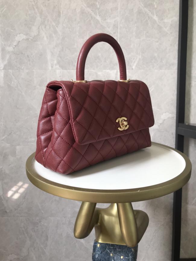 CHANEL 550 A92990 棱格细颗粒压花枣红球纹手提包