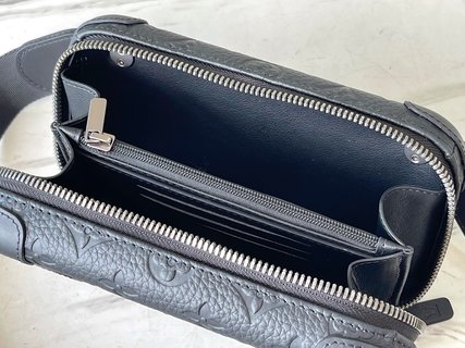 Prada M20439 原单 Horizon Clutch 手袋 Taurillon 压印 Monogram