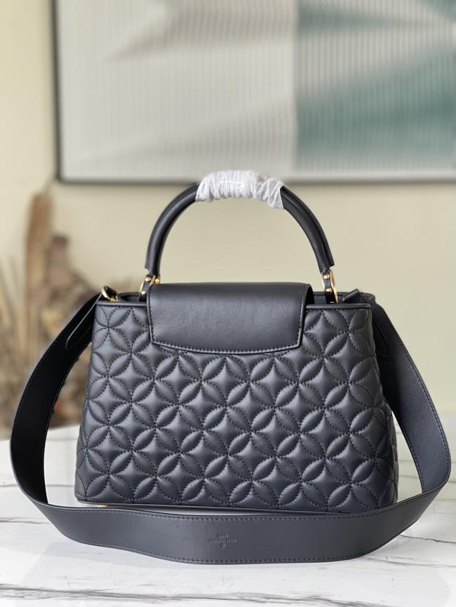 LV M55366 Capucines 中号手袋，花卉绗缝浮现，舒适肩背体验