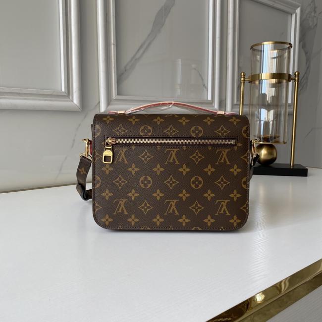 LV M40老花 Pochette Metis 手袋，巧优雅Monogram帆布，多功能设计