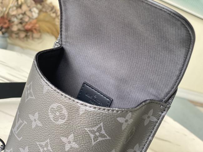 LV M45912 Monogram Eclipse Saumur 单肩包