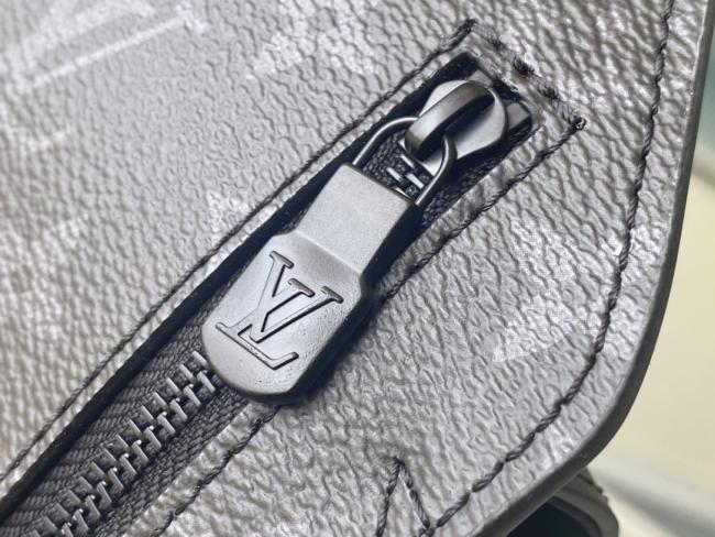 LV M45912 Monogram Eclipse Saumur 单肩包