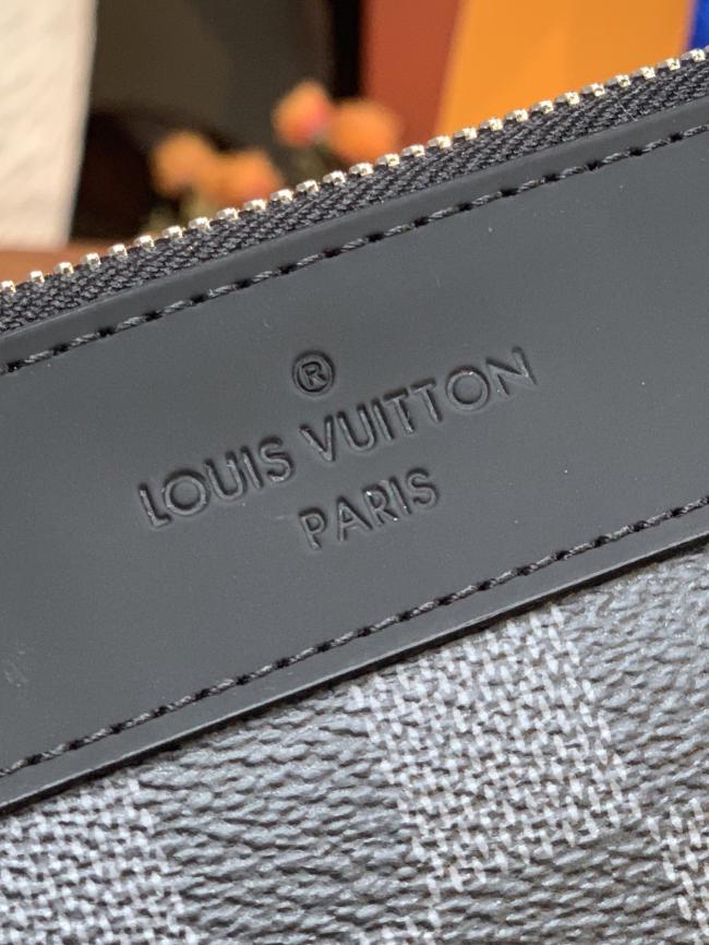 LV M62291 POCHETTE APOLLO Monogram Pacific Taiga皮革新款手袋