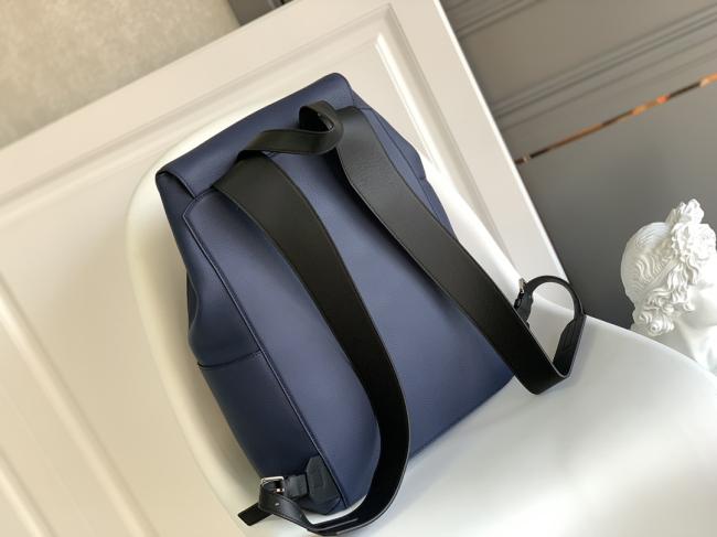 Loewe 新款柔软粒面皮质puzzle Backpack 10288款式，多功能背包