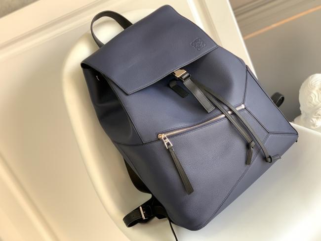 Loewe 新款柔软粒面皮质puzzle Backpack 10288款式，多功能背包