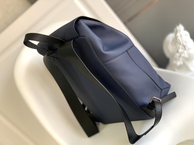 Loewe 新款柔软粒面皮质puzzle Backpack 10288款式，多功能背包