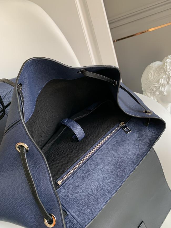 Loewe 新款柔软粒面皮质puzzle Backpack 10288款式，多功能背包