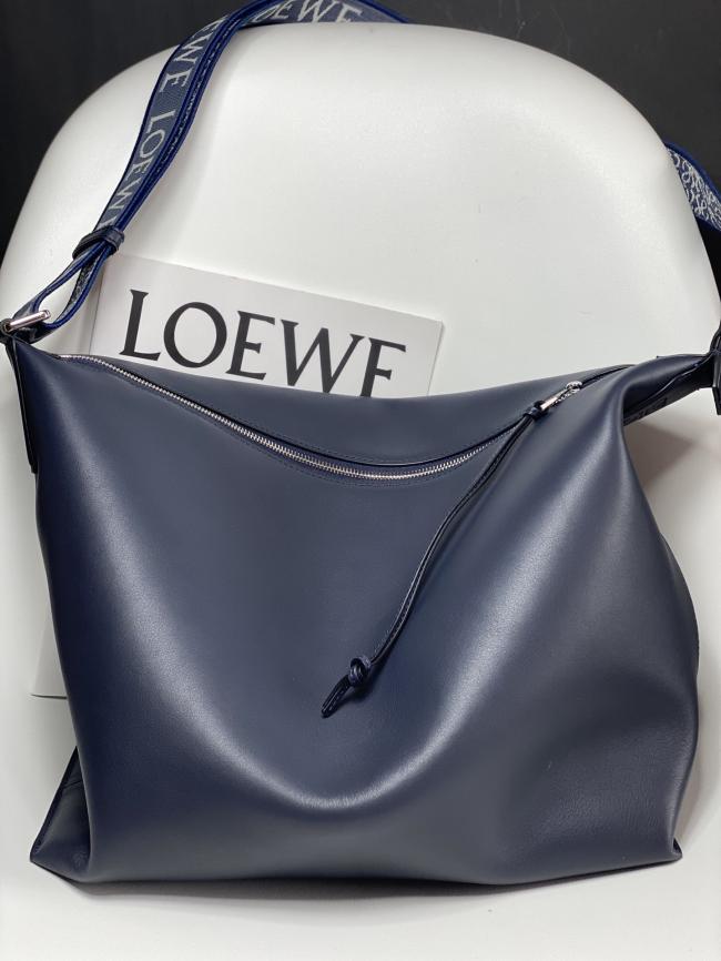 LOEWE Cubi 2022男包 兰色斜挎包