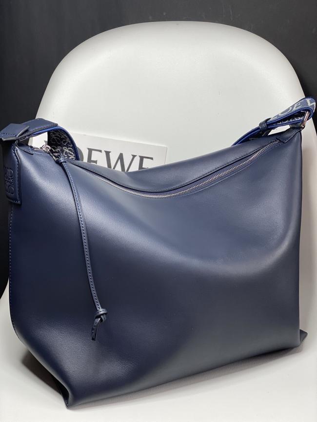 LOEWE Cubi 2022男包 兰色斜挎包