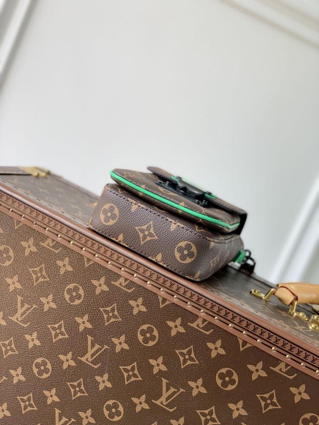 LV M81522老花/绿 S-Lock Vertical Wearable 钱夹，经典Monogram Macassar帆布款