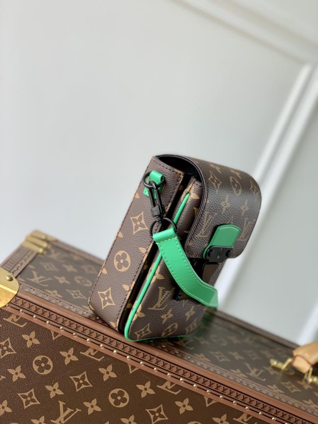 LV M81522老花/绿 S-Lock Vertical Wearable 钱夹，经典Monogram Macassar帆布款