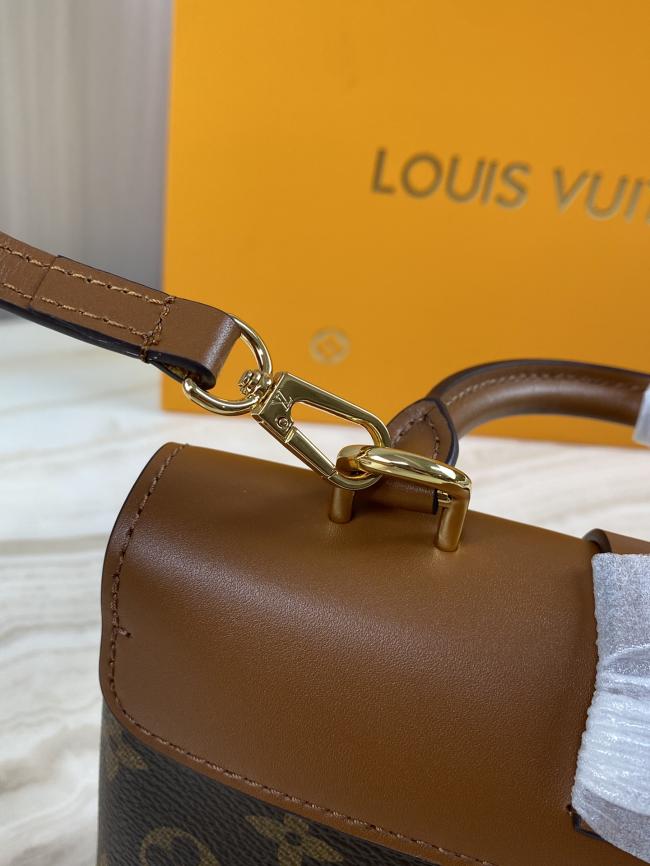 LV Locky BB M44654 Monogram帆布和牛皮小号手袋