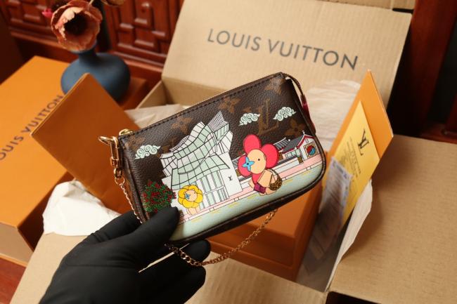 LV M58009 Vivienne Holidays 2022 Mini Pochette Accessoires 玫红款式