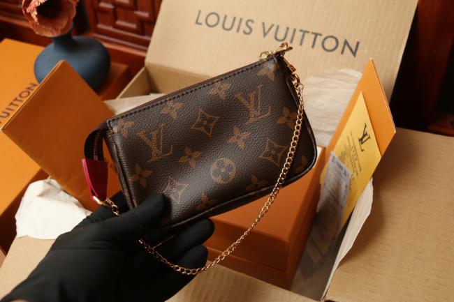 LV M58009 Vivienne Holidays 2022 Mini Pochette Accessoires 玫红款式