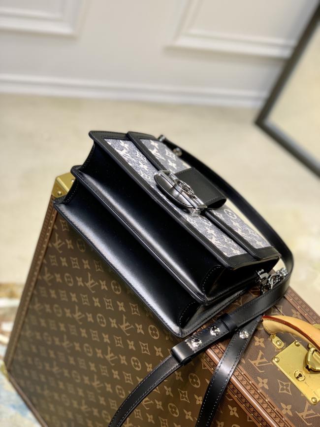 LV Dauphine M21458 中号手袋，2023 Cruise 早春秀场时尚主旨