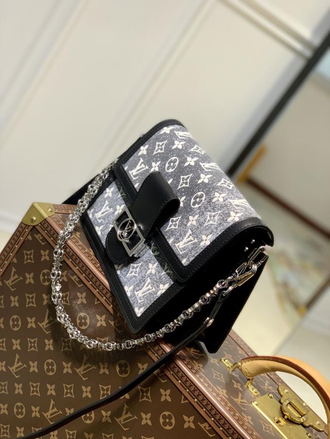 LV Dauphine M21458 中号手袋，2023 Cruise 早春秀场时尚主旨