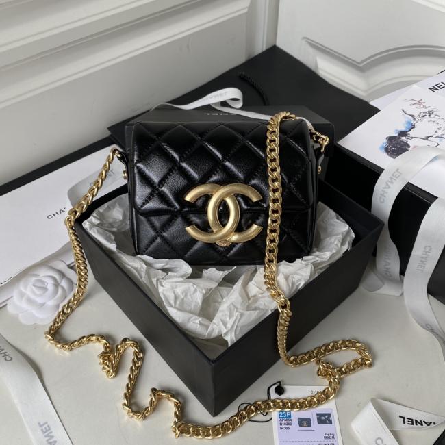 CHANEL 23P AS3854隐藏款 复古黑金大logo手拿包