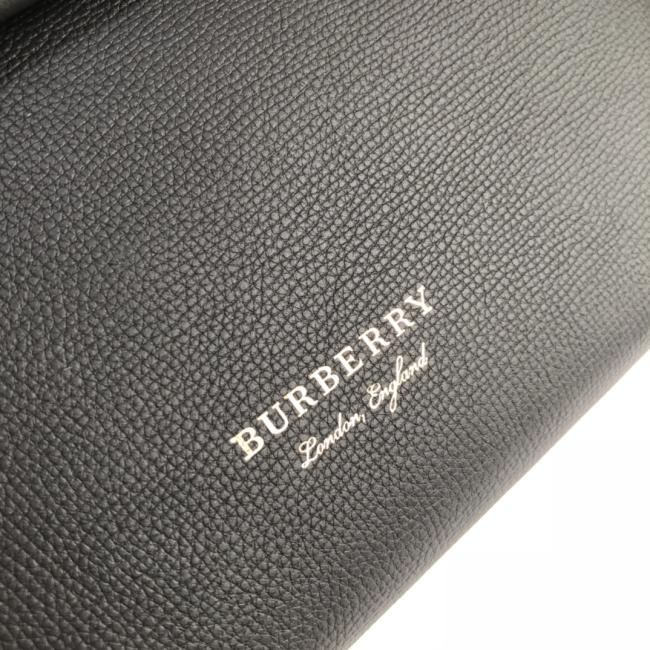 Burberry柔美风格全粒纹牛皮托特包