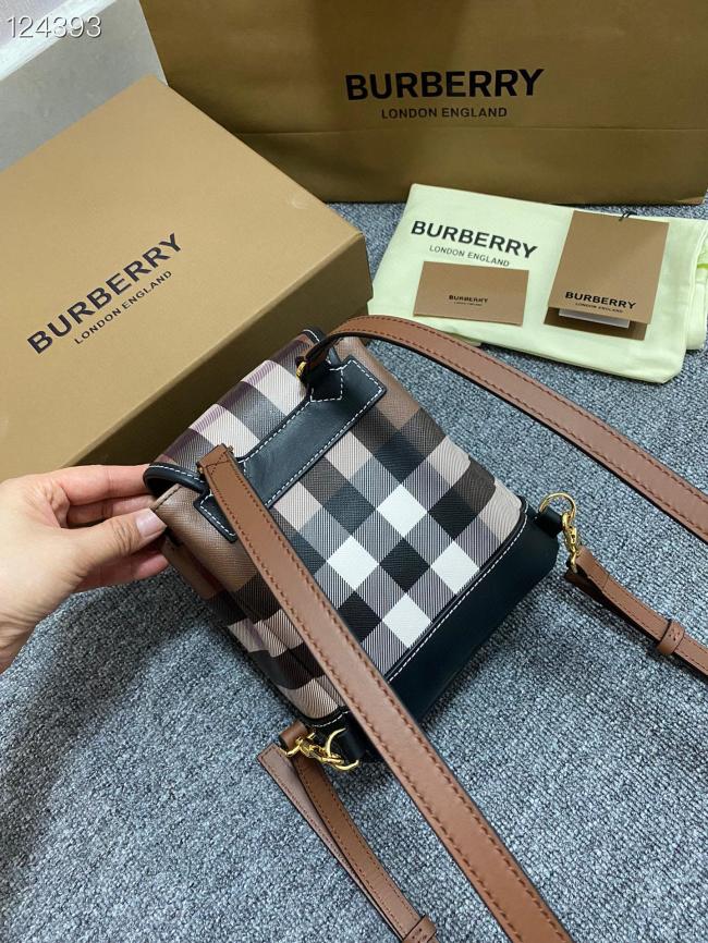 Burberry 桦木棕格迷你双肩包 生物基材料新款