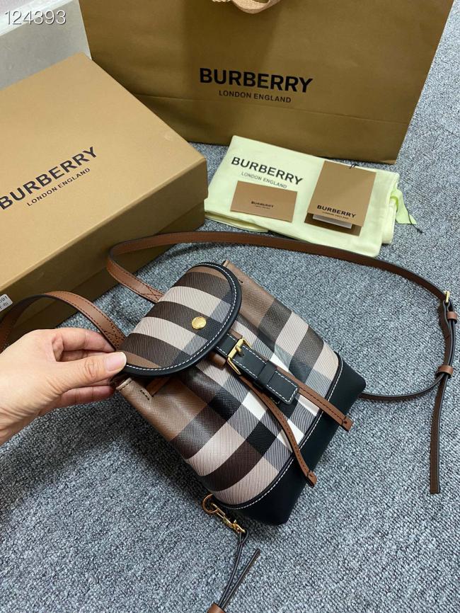 Burberry 桦木棕格迷你双肩包 生物基材料新款