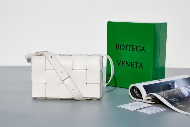 Bottega Veneta BV cassette编织魔方包80820，时尚低调男女同款