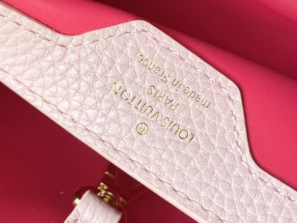 LV M21689 粉色中号 Taurilon 皮革 Capucines BB 手袋