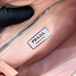 PRADA 2023新品复古羊皮褶皱手提/单肩包1BB099