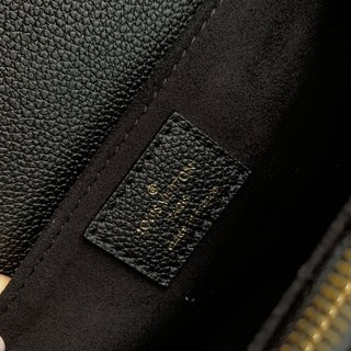 Louis Vuitton Pochette Met Monogram Empreinte 手提包