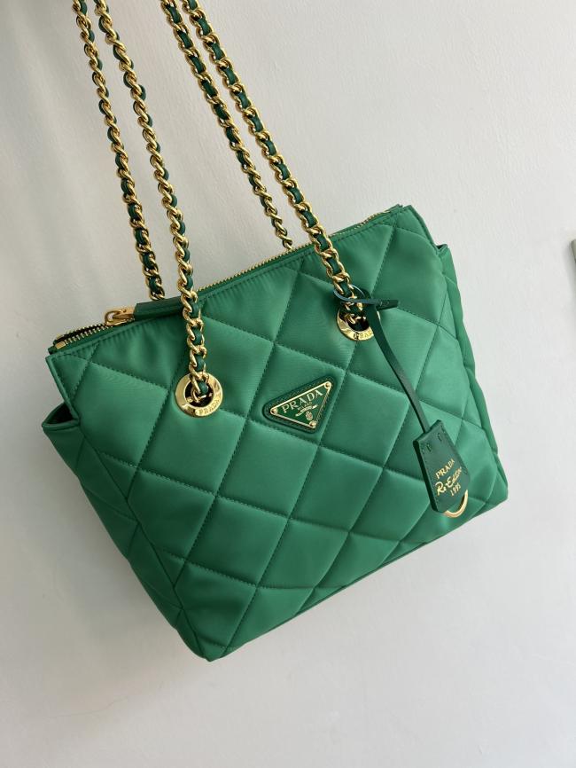 Prada Vintage中古尼龙菱格流浪包1BG468，时尚大气，多种背法