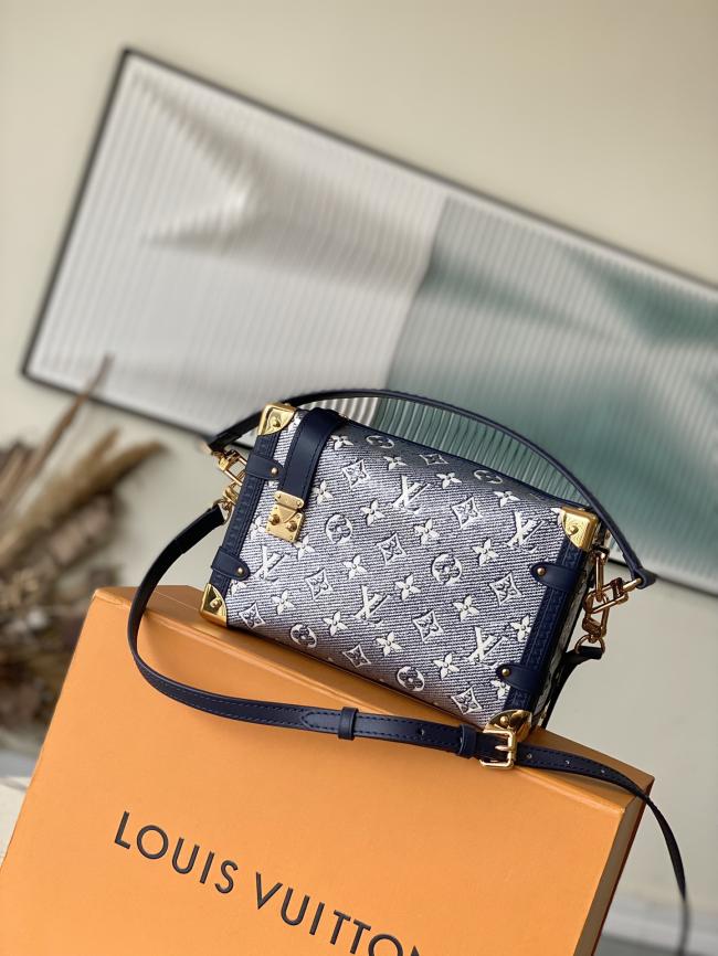 LV M22944 Monoglam Side Trunk 蓝色手袋，Nicolas Ghesquiere 设计款式