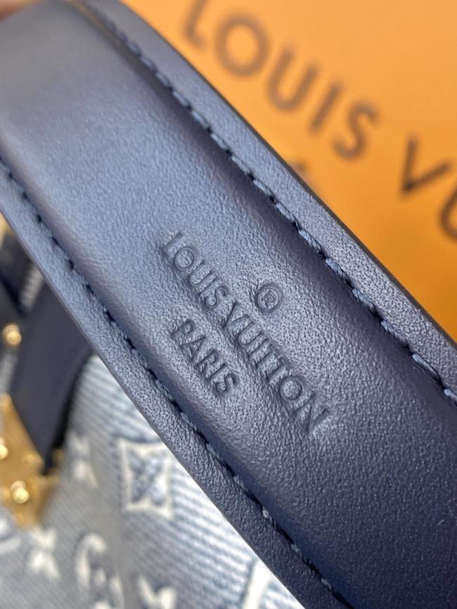 LV M22944 Monoglam Side Trunk 蓝色手袋，Nicolas Ghesquiere 设计款式