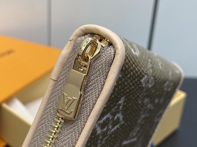 LV M82483金色拉链零钱包 Zippy coin Perth款式