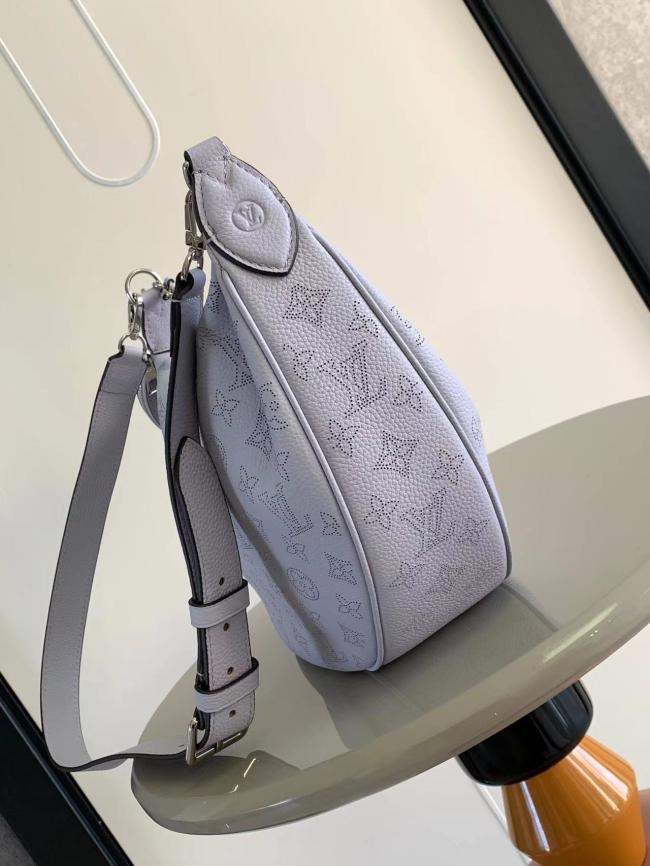 LV Baia M22822 中号手袋-柔软垂坠镂花穿孔牛皮，Mahina系列