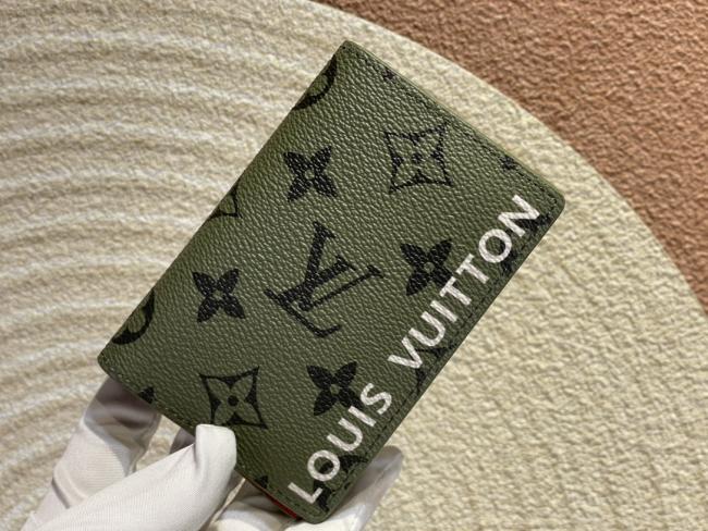 LV M82797 Monogram 绿色卡包，时尚潮流款式