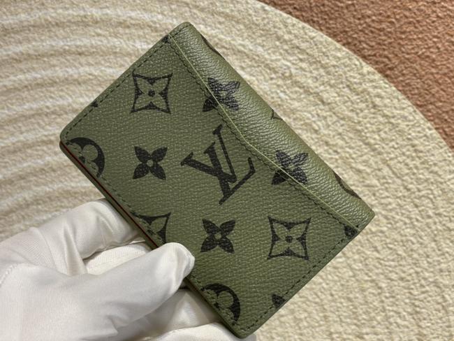 LV M82797 Monogram 绿色卡包，时尚潮流款式