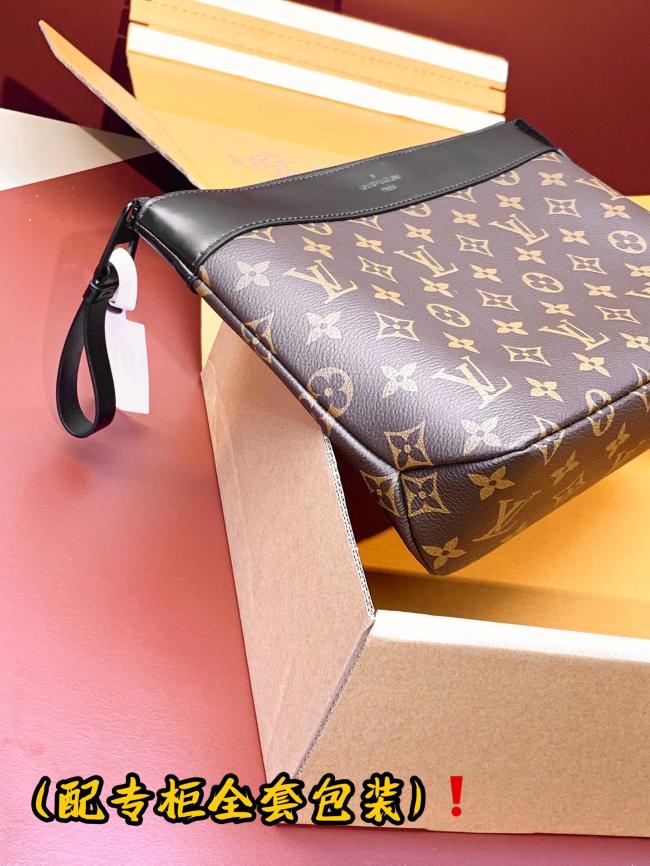 LV M82545 Monogram Eclipse POCHETTE VOYAGE SOUPLE 手拿包