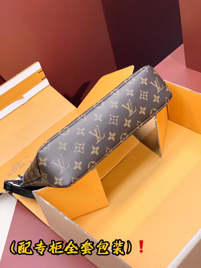 LV M82545 Monogram Eclipse POCHETTE VOYAGE SOUPLE 手拿包