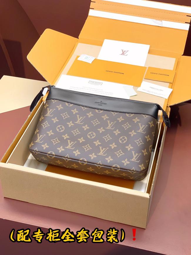 LV M82545 Monogram Eclipse POCHETTE VOYAGE SOUPLE 手拿包