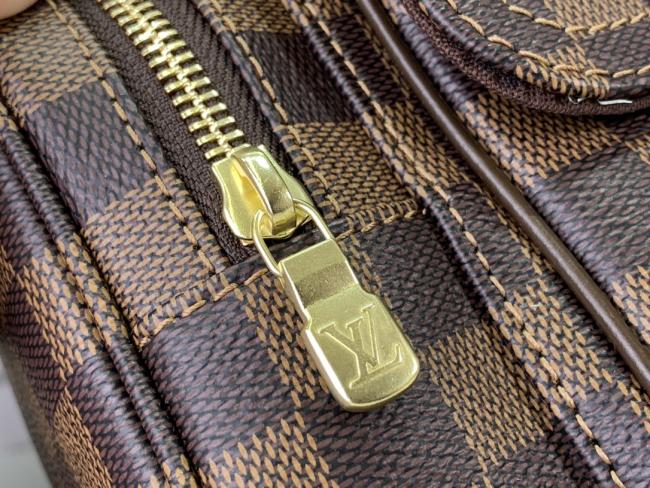 LV N51126 Damier Ebène 中古相机包，适合都市男士