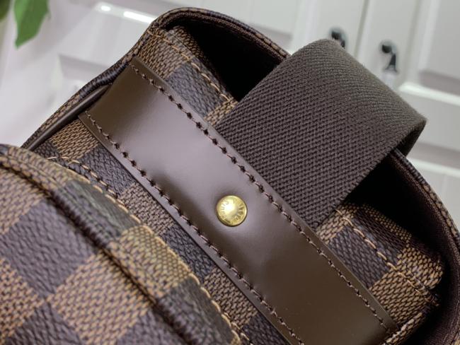 LV N51126 Damier Ebène 中古相机包，适合都市男士