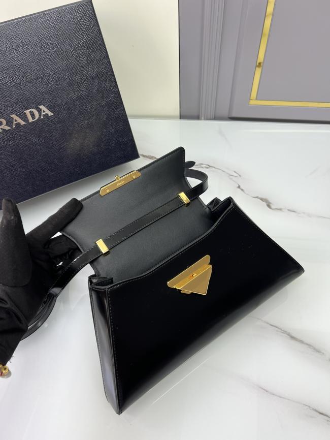 PRADA 1BD343 进口亮面小牛皮走秀款梯形设计，可拆卸肩带，容量大